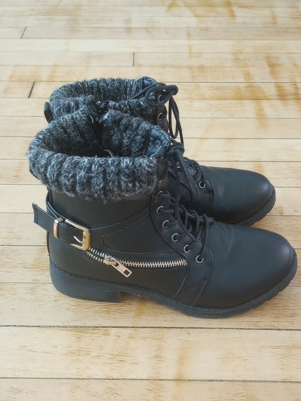 Charlotte Russe Black Lace-Up Ankle Boots with Gray Knit Cuff Women Size 8